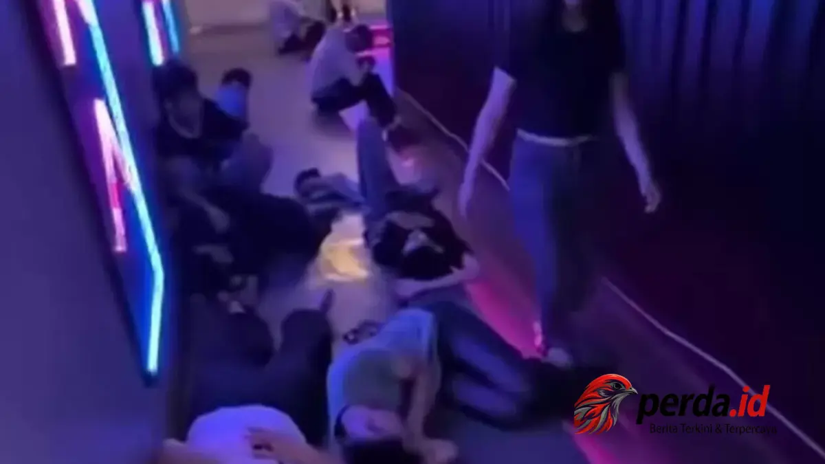Video viral pengunjung THM Helen's Night Market Medan terkapar pingsan massal.