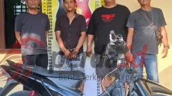 Personel Polsek Bandar Huluan Polres Simalungun mengamankan tersangka curanmor Joko Purnomo beserta barang bukti sepeda motor Honda B 3580 BRE.