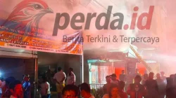 Toko Sepeda Maju Jaya Indrapura Terbakar, Armada Pemadam Kebakaran Diterjunkan ke Lokasi Petugas pemadam kebakaran memadamkan api yang membakar Toko Sepeda Maju Jaya di Kota Indrapura, Kabupaten Batu Bara, Kamis malam