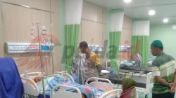 Evakuasi korban tersambar petir asal Bandar Betsy ke RS Laras, Simalungun.