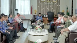 Bupati Simalungun Dr. H. Anton Achmad Saragih menerima kunjungan Pengurus IMI Sumut dan panitia Kejuaraan Rally Pasifik 2026 di Kantor Bupati Simalungun, Pamatang Raya, Rabu 17 Juni 2026.