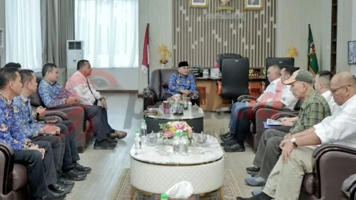 Bupati Simalungun Dr. H. Anton Achmad Saragih menerima kunjungan Pengurus IMI Sumut dan panitia Kejuaraan Rally Pasifik 2026 di Kantor Bupati Simalungun, Pamatang Raya, Rabu 17 Juni 2026.