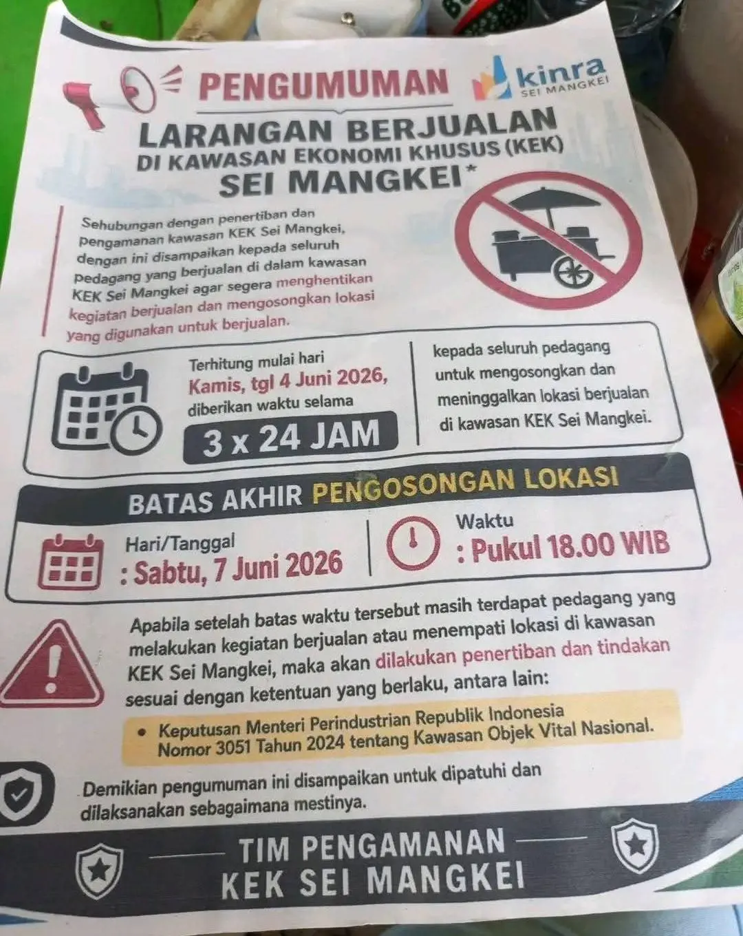 Selebaran pengumuman larangan berjualan di kawasan KEK Sei Mangkei yang menjadi sorotan masyarakat di Kabupaten Simalungun.