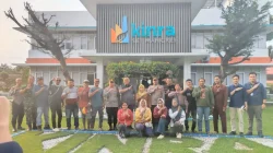 Teks Alt: Foto bersama perwakilan PT KINRA, pedagang, dan unsur terkait usai audiensi penataan lokasi usaha di KEK Sei Mangkei, Kabupaten Simalungun.
