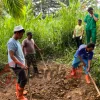 Polsek Bandar Huluan Makamkan Jenazah Perempuan Tanpa Identitas Temuan Sungai Bah Bolon