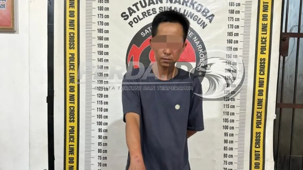 Satres Narkoba Polres Simalungun menangkap terduga pengedar sabu Hanafi alias Napi di Jalan Sederhana, Kelurahan Perdagangan II, Kecamatan Bandar, dengan barang bukti sabu 1,04 gram.