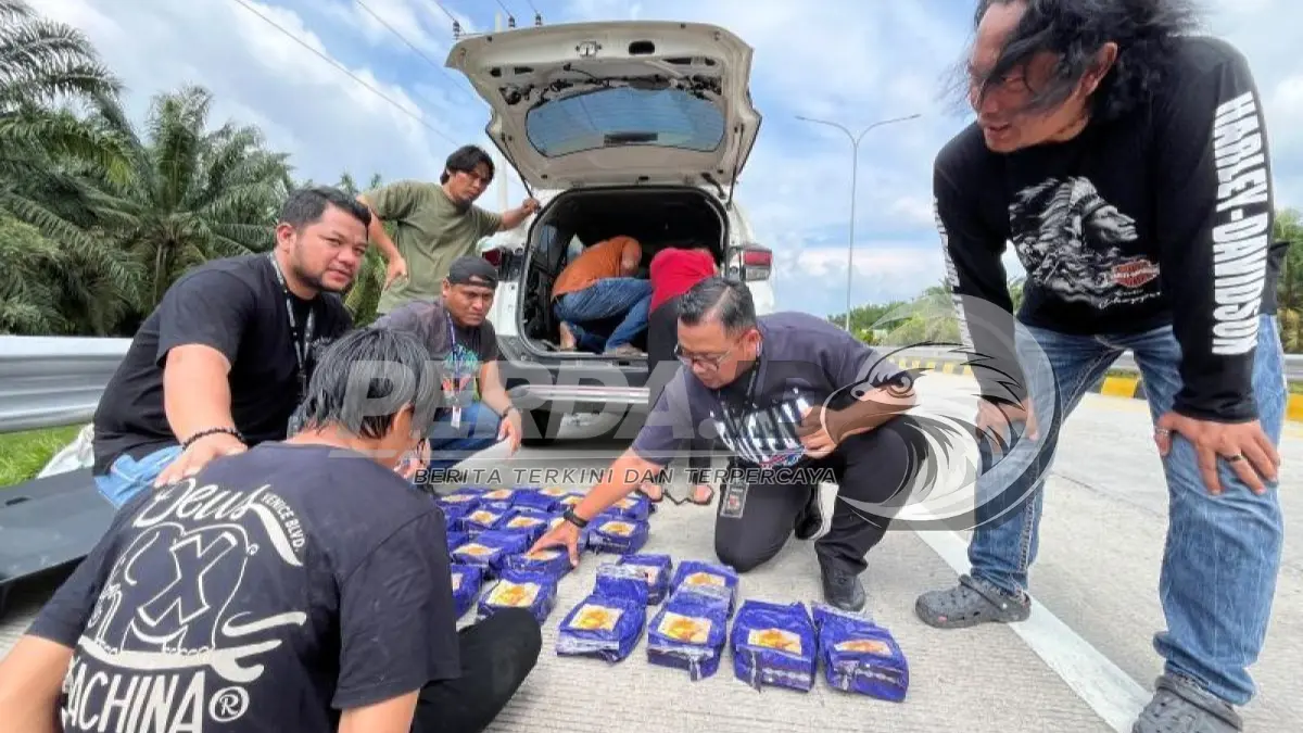 Polrestabes Medan menggagalkan penyelundupan 24 kilogram sabu yang disembunyikan dalam dinding mobil di Jalan Tol Trans Sumatera, Asahan.