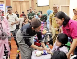 Senyum Harapan di Hari Anak Nasional, Kahiyang Ayu Serahkan 62 Kursi Roda Adaptif untuk Anak Cerebral Palsy di Simalungun