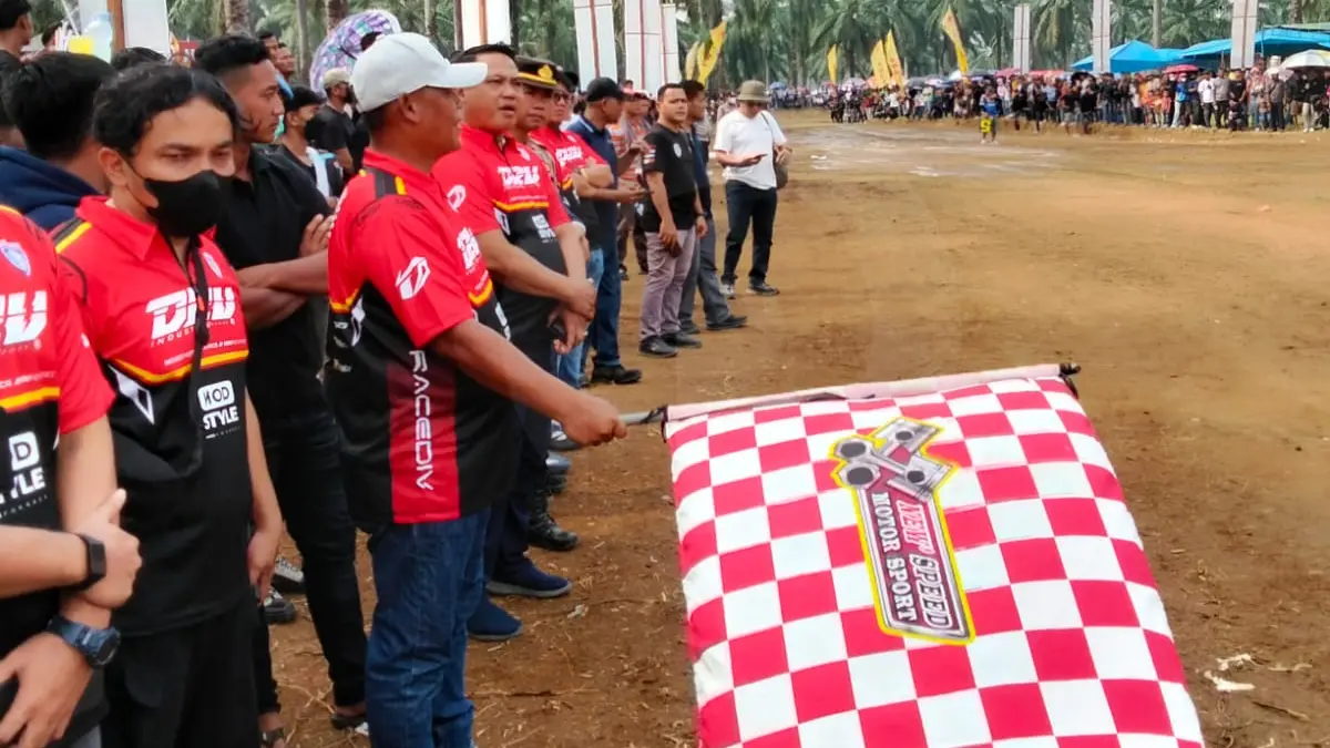 Kapolres-Simalungun-Lepas-Peserta-Kurnia-Motocross-Challenge-2026-di-Sirkuit-Bahlias-Estate