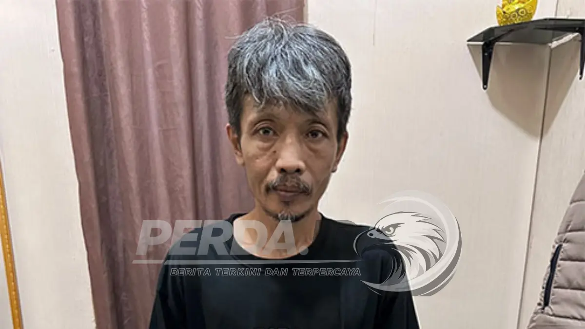 Personel Satres Narkoba Polres Batu Bara mengamankan seorang pria berusia 48 tahun beserta barang bukti sabu dan ganja di Desa Sumber Makmur, Kecamatan Lima Puluh, Kabupaten Batu Bara.