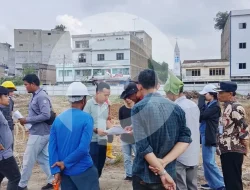 Tinjau Proyek Rp4,4 Miliar, Camat Bandar Cek Pembangunan BLK di Kota Perdagangan