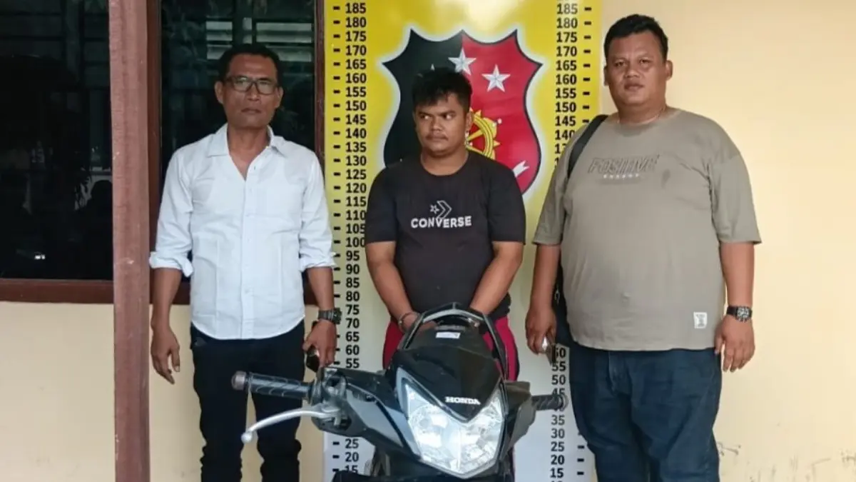 Adik-Kandung-Curi-Motor-Kakak-di-Pasar-IB-Perdagangan-Ditangkap-Polisi-Setelah-Digadaikan-Rp1-Juta.webp