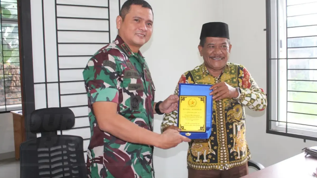 Dandim 0207 Simalungun Letkol (Inf) TNI Agus Mochtadi Rangkuti bersama Ketua FKUB Simalungun Puji Rahmad Harahap