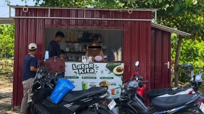 Dua Gen Z Perdagangan Tak Menunggu Orang Lewat, Mereka Bikin Pelanggan Sengaja Datang Lewat Konten